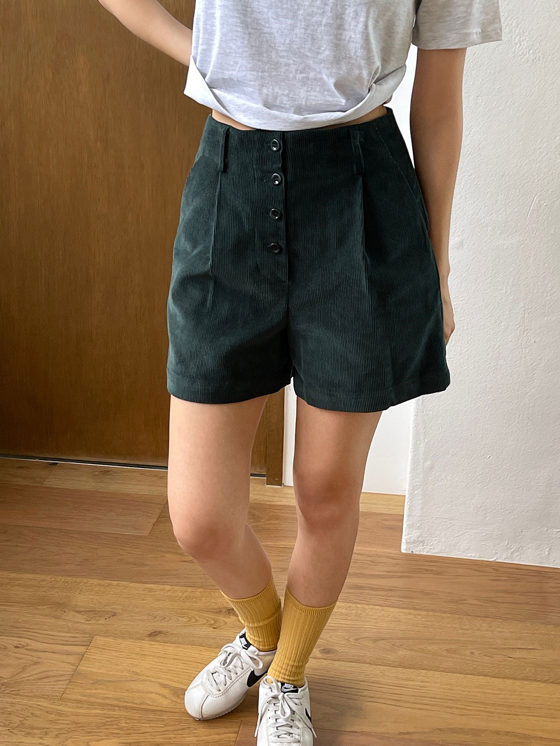 Gianna corduroy button shorts (deep green)