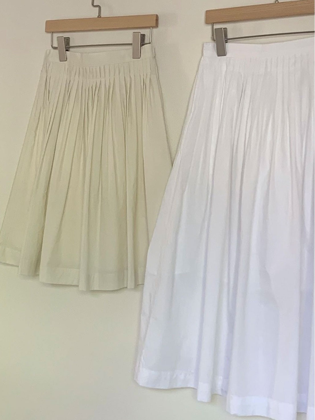 Amelia pleats skirt (white, cream, navy)