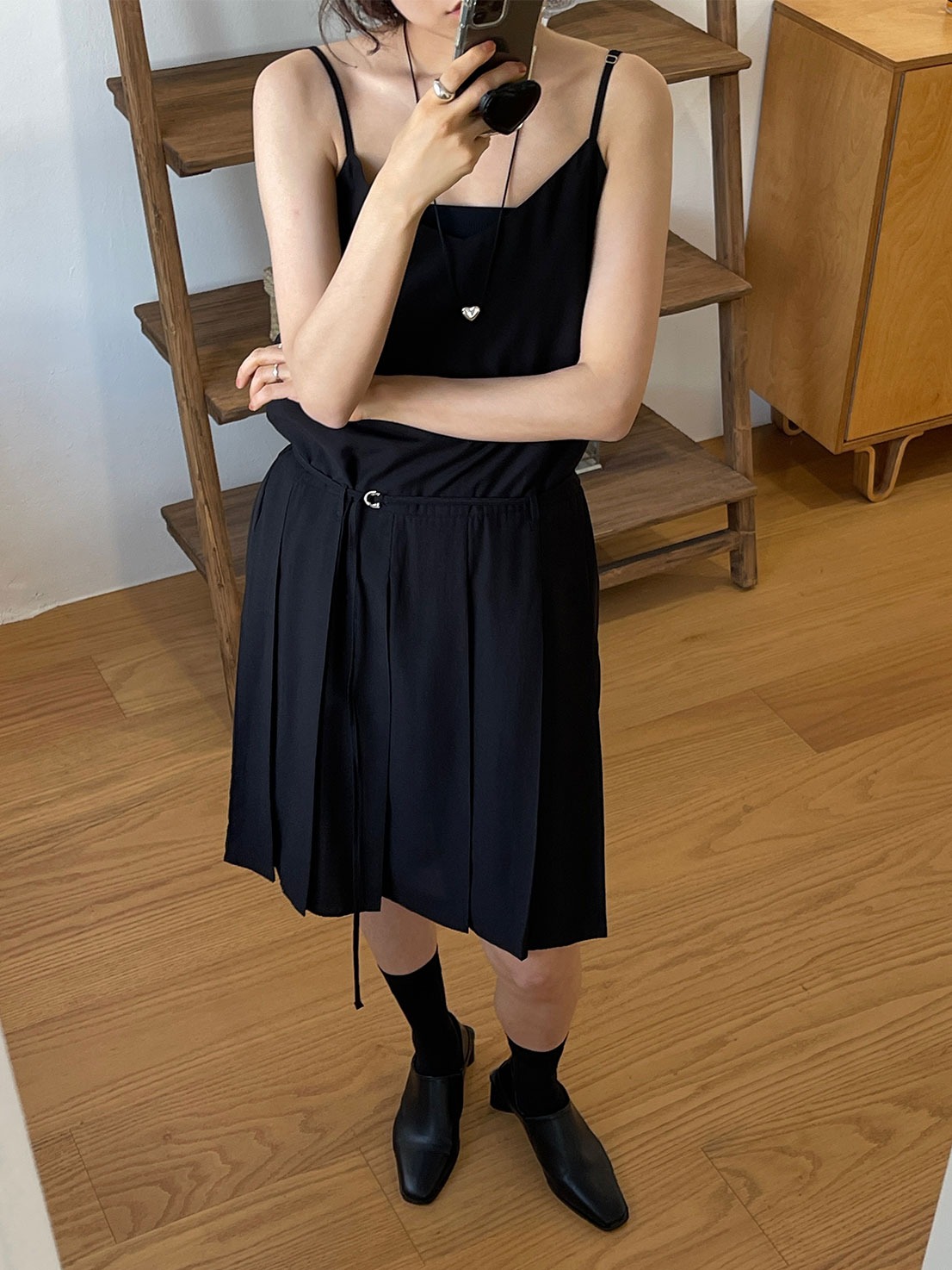 Sienna pleats one-piece (black)